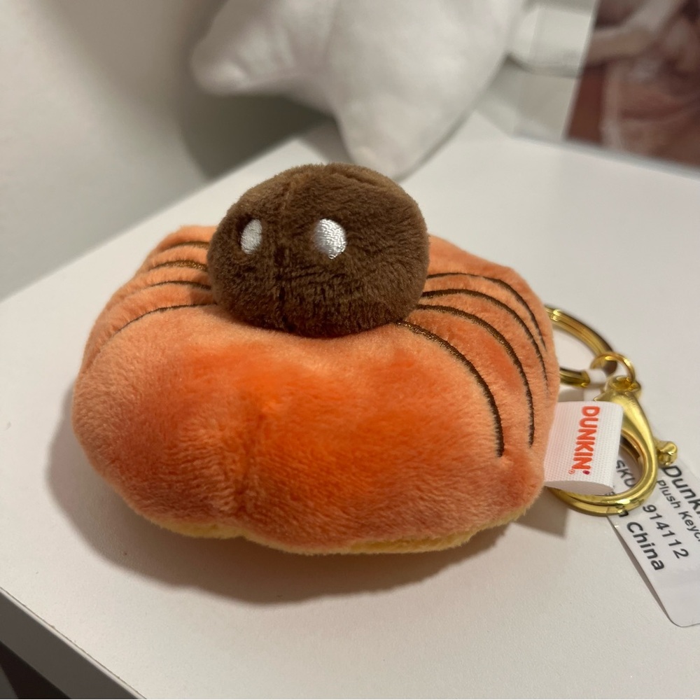 SOLD🤗🎃NWT Limited Edition Dunkin’ Spidey Spider Donut Plush Halloween Keychain